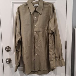 Men's Van Huesen dress shirt in olive green